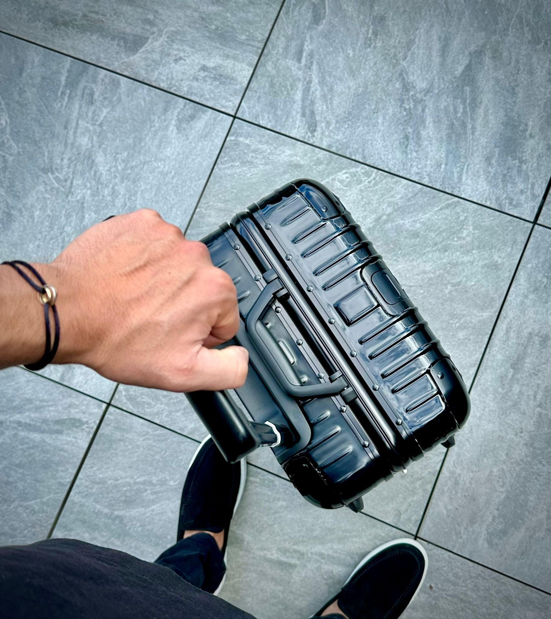 NOVI POLYCARBONATE - BLACK